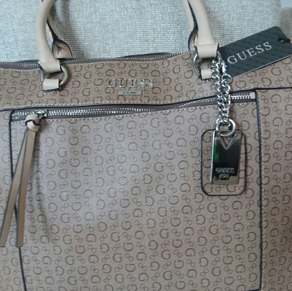 COPY - 🍁Guess extra large Handbag purse - Picture 3 of 8